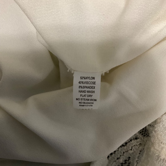 Forever Fashion Beige Sweater, Size Medium Petite - Picture 4 of 4